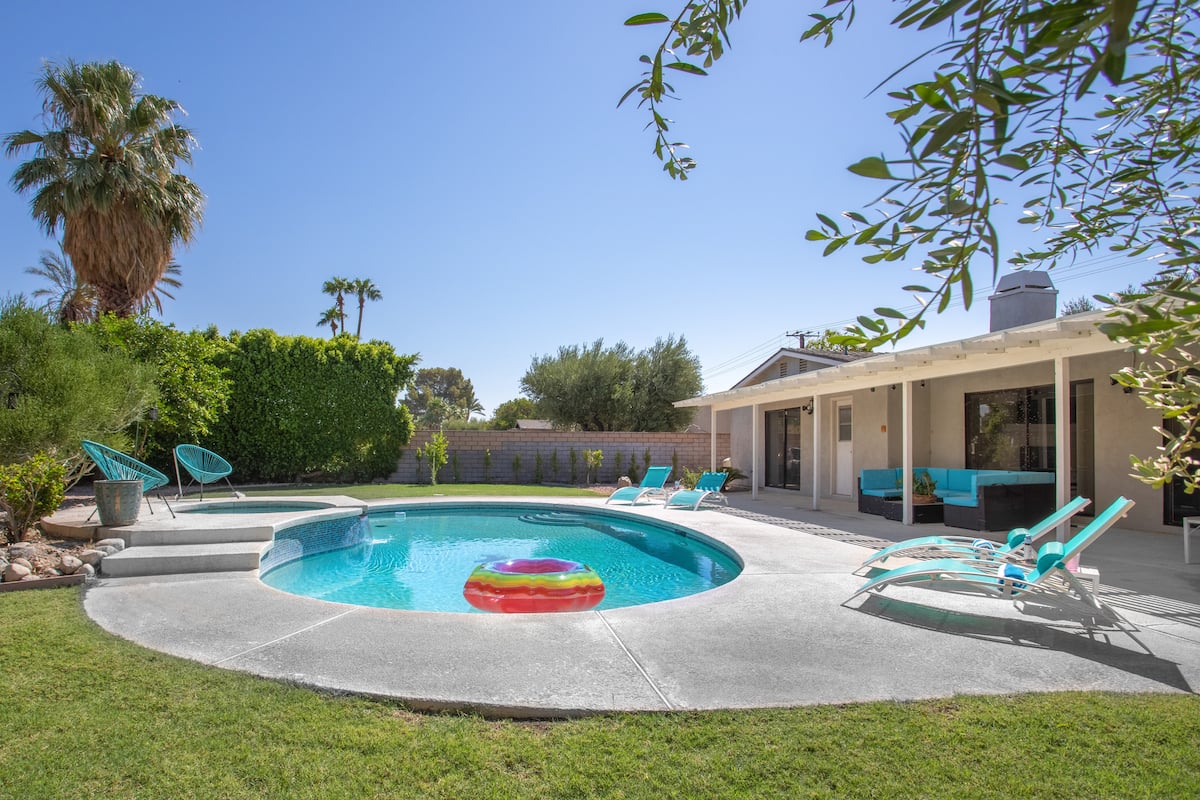 Private Palm Springs outdoor living space